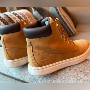 Timberland Women’s Londyn Size 6 Wheat Nubuck Leather Sneaker Boots A1INF A2634.